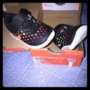 Nike black with bright colors size 5 grn  org ylw